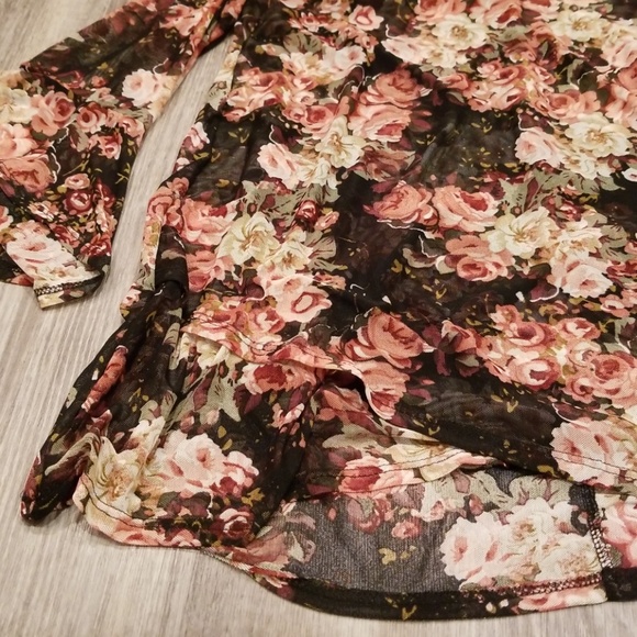 Wilde | Floral Bell Sleeve Top - Picture 4 of 7